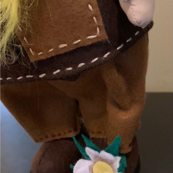 Scandinavian Daisy Gnome Doll - Handmade - Picture 8 of 13